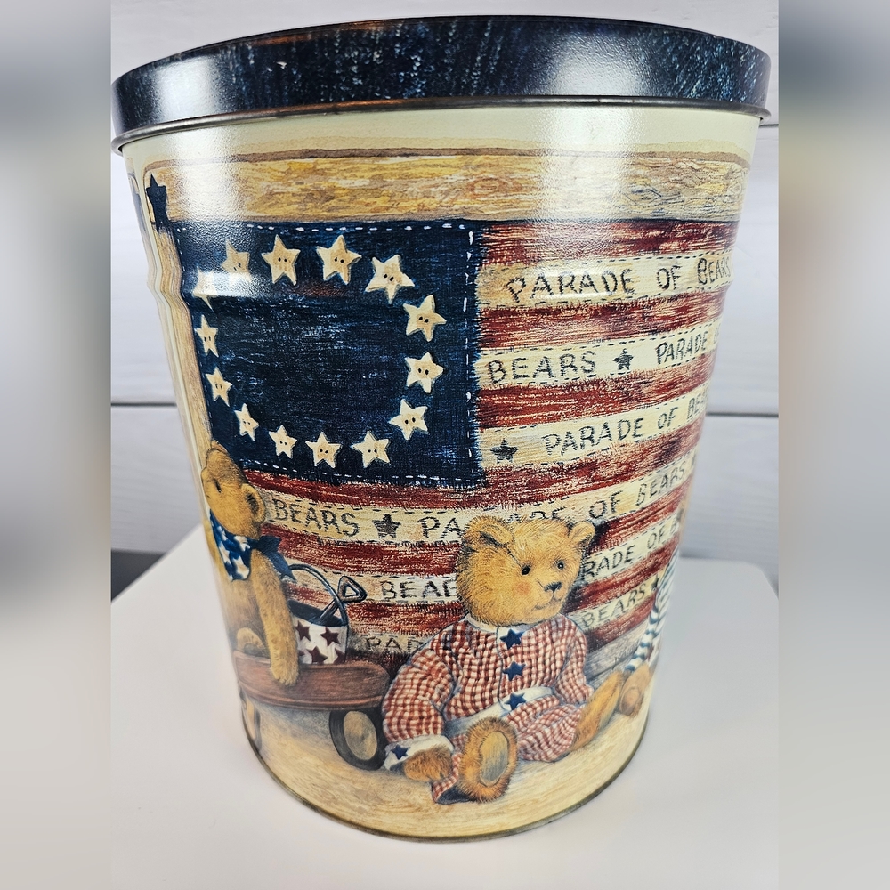 Vintage Patriotic Bear Tin 12" x 10" - Picture 3 of 5